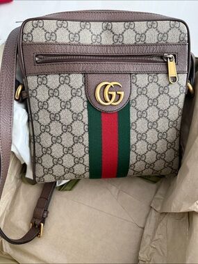 GG Supreme Messenger crossbody